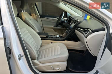 Седан Ford Fusion 2018 в 