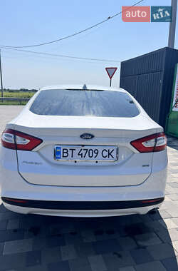 Седан Ford Fusion 2015 в 