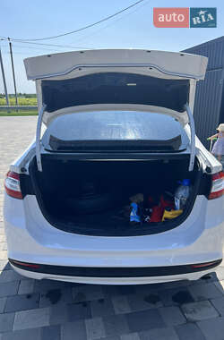 Седан Ford Fusion 2015 в 