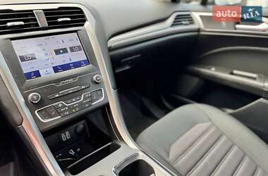 Седан Ford Fusion 2019 в 
