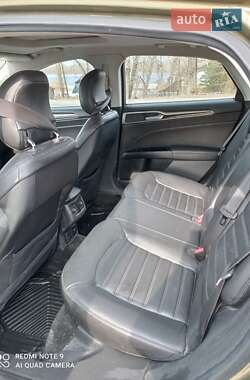 Седан Ford Fusion 2012 в 