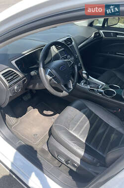Седан Ford Fusion 2013 в 