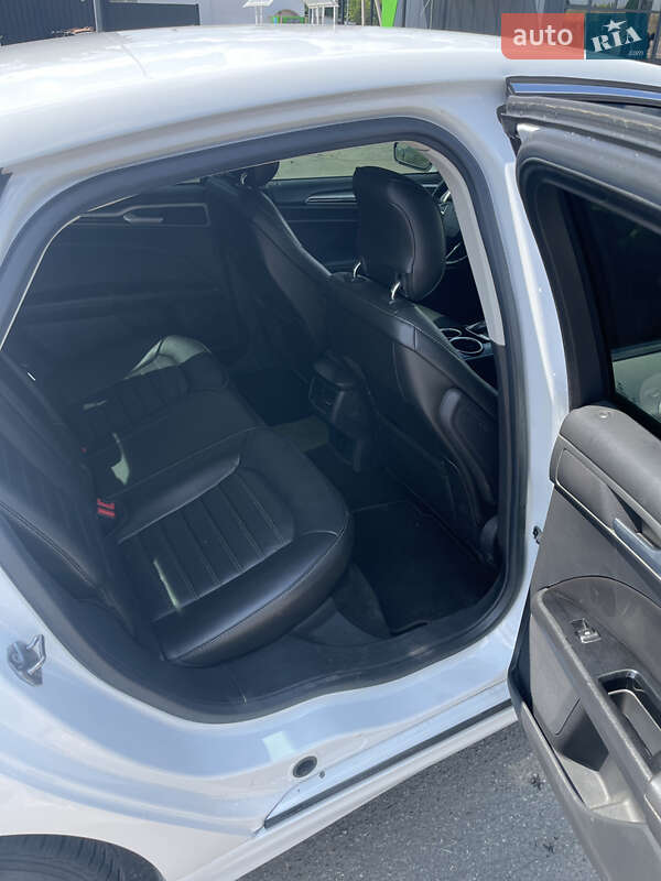 Седан Ford Fusion 2013 в Кривом Роге