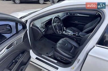 Седан Ford Fusion 2013 в 