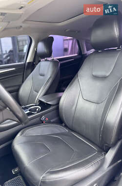 Седан Ford Fusion 2013 в 