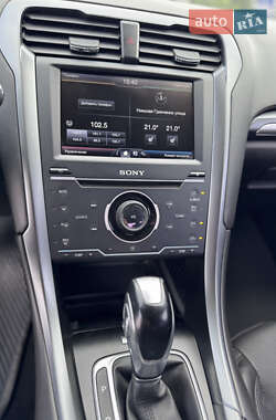 Седан Ford Fusion 2013 в 