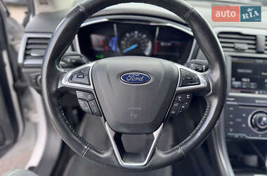 Седан Ford Fusion 2013 в 