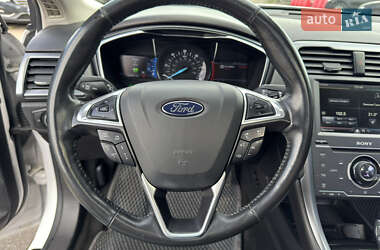 Седан Ford Fusion 2013 в 