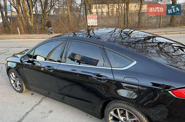 Седан Ford Fusion 2015 в 