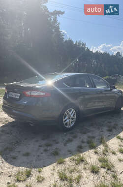 Седан Ford Fusion 2015 в 