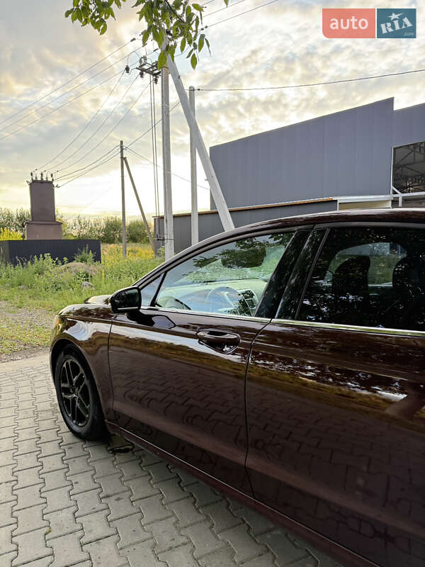 Седан Ford Fusion 2013 в Снятині
