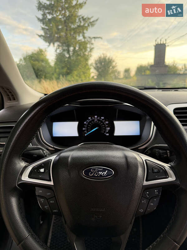 Седан Ford Fusion 2013 в Снятині