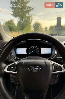 Седан Ford Fusion 2013 в 