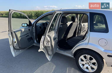 Хэтчбек Ford Fusion 2005 в 