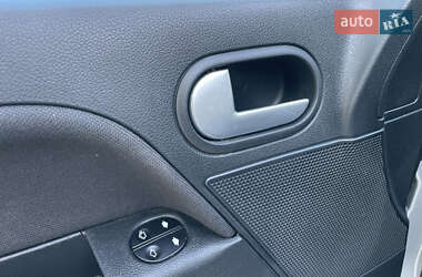 Хэтчбек Ford Fusion 2010 в 