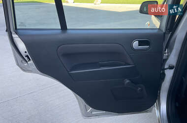 Хэтчбек Ford Fusion 2010 в 