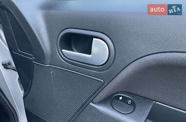 Хэтчбек Ford Fusion 2010 в 