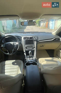 Седан Ford Fusion 2015 в 