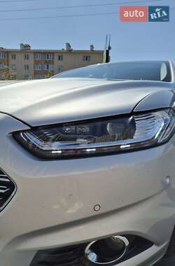 Седан Ford Fusion 2013 в 