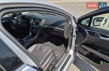 Седан Ford Fusion 2013 в 
