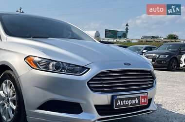 Седан Ford Fusion 2016 в 