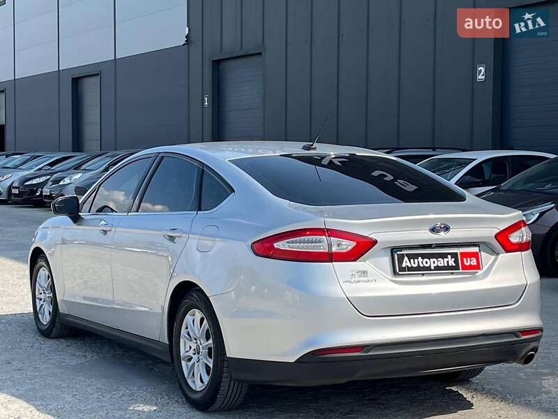 Седан Ford Fusion 2016 в Львове