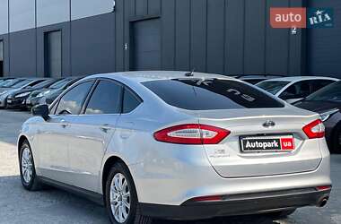 Седан Ford Fusion 2016 в 