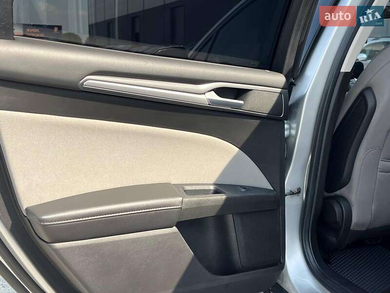 Седан Ford Fusion 2016 в Львове