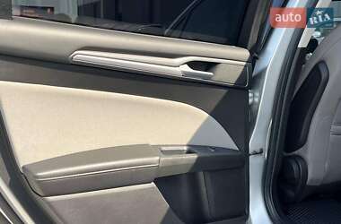 Седан Ford Fusion 2016 в 