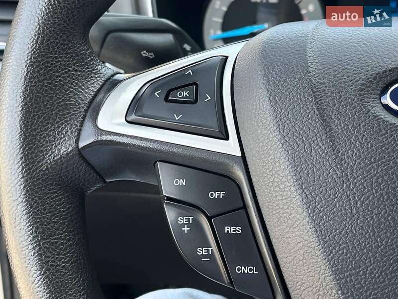 Седан Ford Fusion 2016 в Львове
