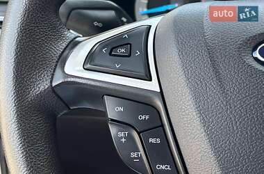 Седан Ford Fusion 2016 в 
