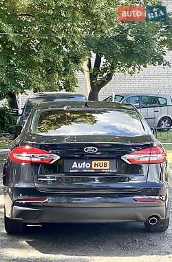 Седан Ford Fusion 2019 в 