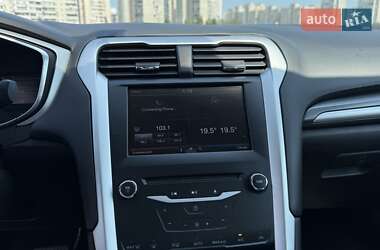Седан Ford Fusion 2016 в 