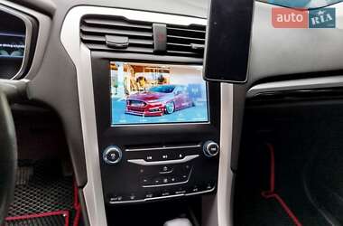 Седан Ford Fusion 2013 в 