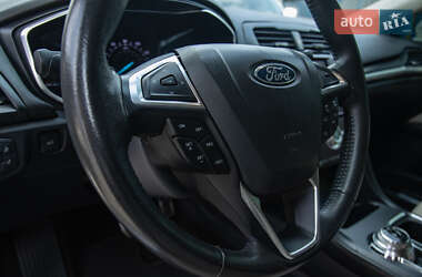 Седан Ford Fusion 2017 в 