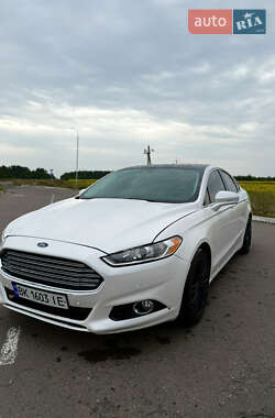 Седан Ford Fusion 2016 в 