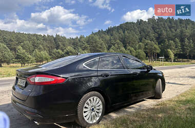 Седан Ford Fusion 2016 в 