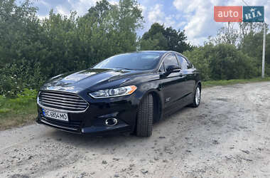 Седан Ford Fusion 2016 в 