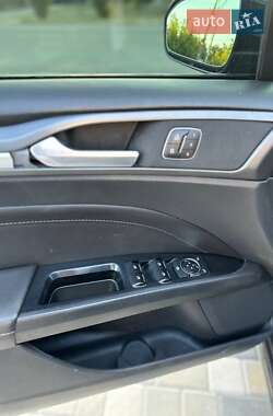 Седан Ford Fusion 2012 в 