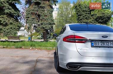 Седан Ford Fusion 2017 в 
