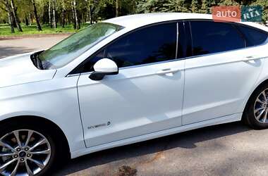 Седан Ford Fusion 2017 в 
