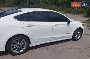 Седан Ford Fusion 2017 в 