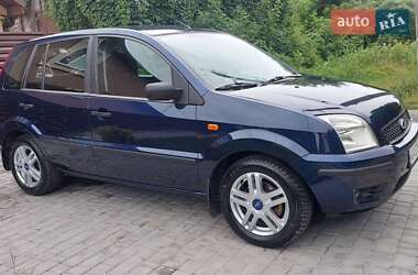 Хэтчбек Ford Fusion 2004 в 