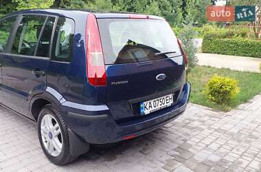 Хэтчбек Ford Fusion 2004 в 