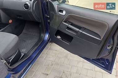 Хэтчбек Ford Fusion 2004 в 
