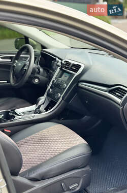 Седан Ford Fusion 2014 в 