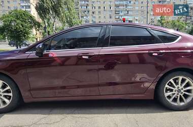 Седан Ford Fusion 2017 в 