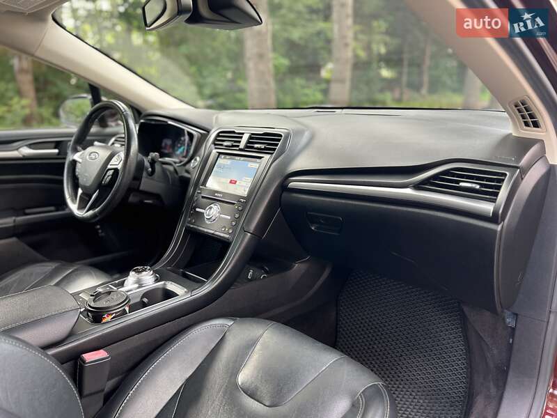 Седан Ford Fusion 2016 в Львове
