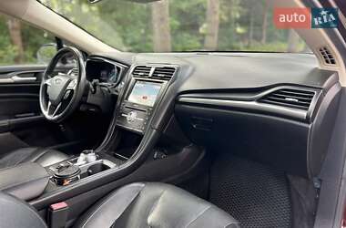 Седан Ford Fusion 2016 в 