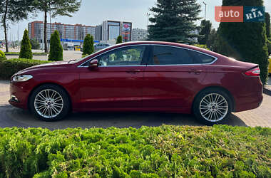 Седан Ford Fusion 2016 в 
